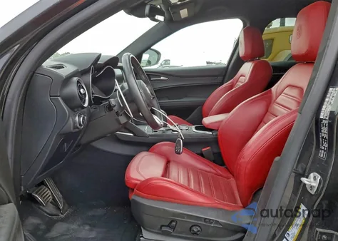 2022 Alfa Romeo Stelvio z USA, uszkodzony, nr VIN ZASPAJANXN7D46977